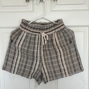 BKE distressed beachy shorts